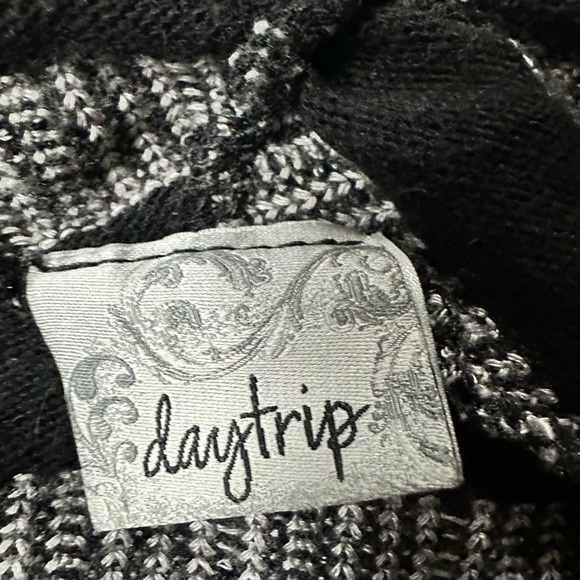 Day trip y2k 2000s vintage striped belly shirt, crop top, trendy cardiga… - Picture 3 of 3